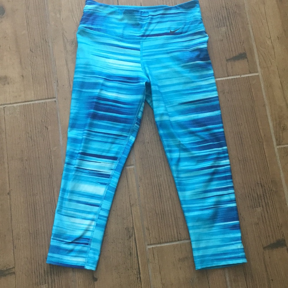 Nike. Dry-Fit. Capri workout pants. XS.